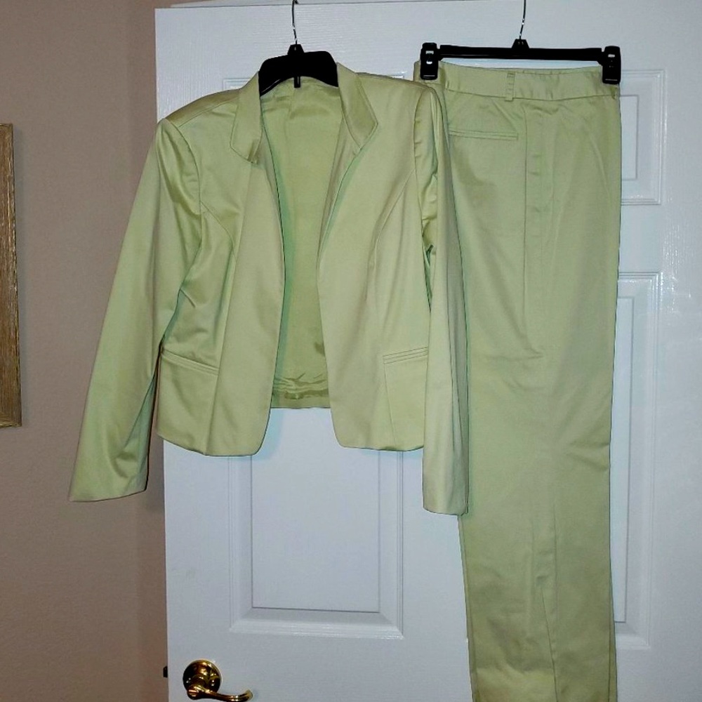 Antonio Melani Pant Suit in soft mint green cotton, nylon and spandex fabric.
